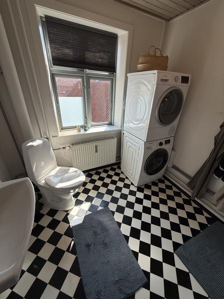Maling af vægge og lofter samt gulvslibning