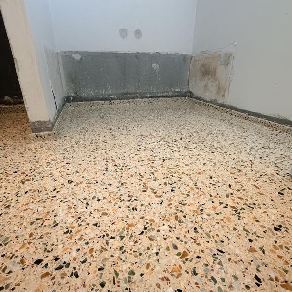 Maling af vægge på badeværelse