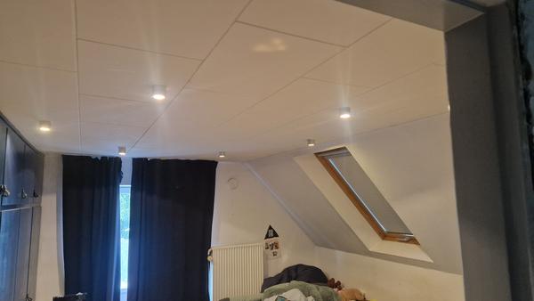 Opsætning af loftdåser og elinstallation på 1. sal