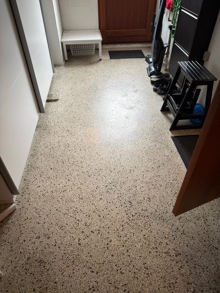 Lægning af PU gulv & slibning af terrazzogulv