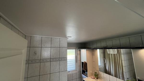 Spots i entré og badeværelse