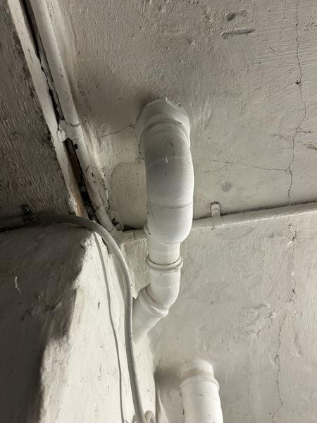 Renovering af afløb med udbedring