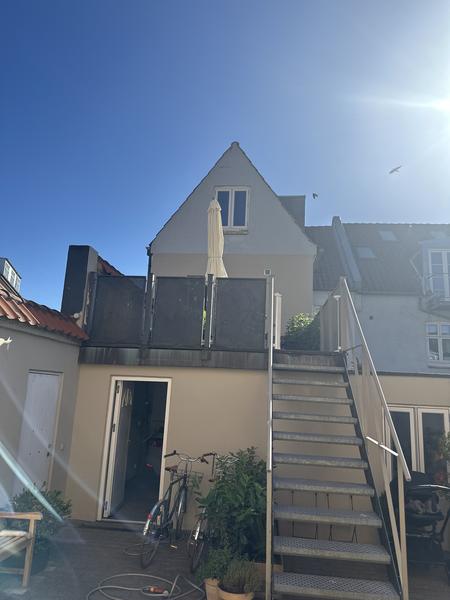 Maling af gavl på hus