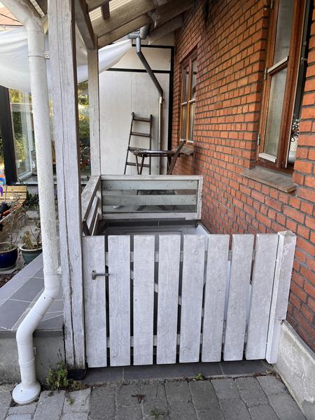 Maling af træværk på tagudhæng