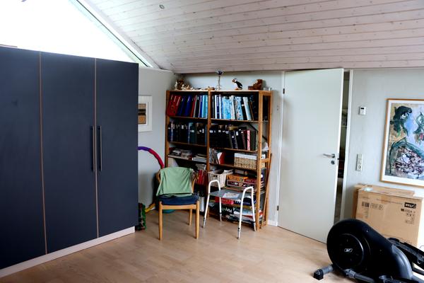 Etablering af lille toilet med håndvask