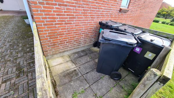 Reparation og pudsning af sokkel og dørtrin