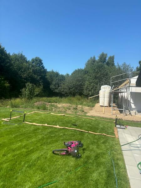 Randefundament og kloak til udhus