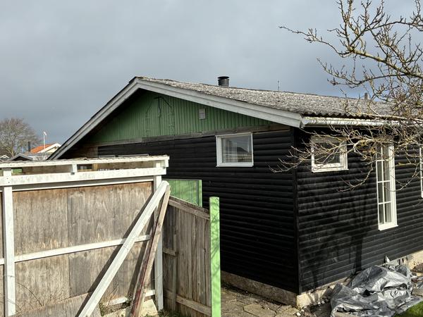 Fjernelse af asbesttag på sommerhus