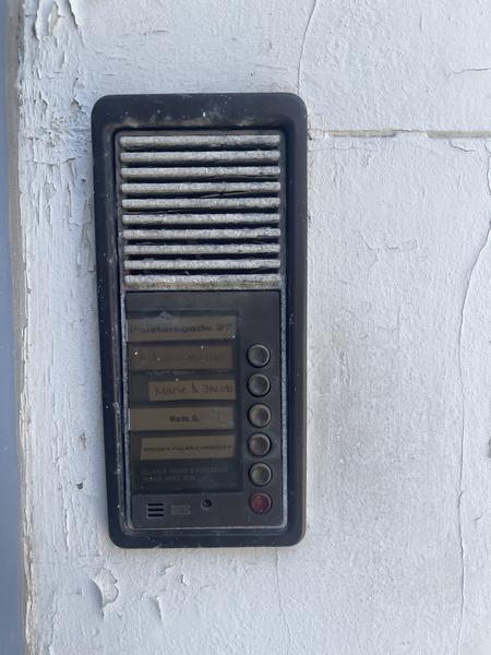 Udskiftning af udvendig dørtelefon