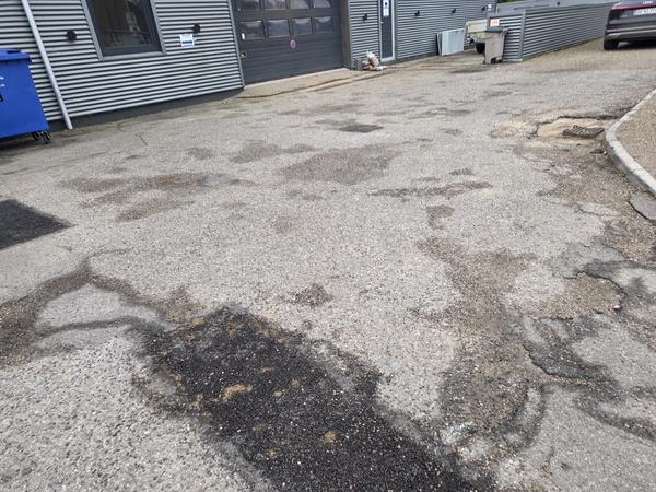 Slidlagsbelægning og reparation af gårdsplads