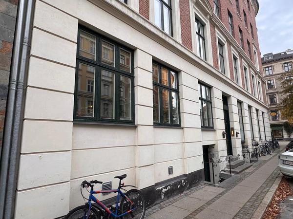 Renovering og maling af gadefacade