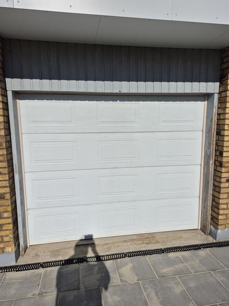 Maling af nypudset læmur og dele af facade