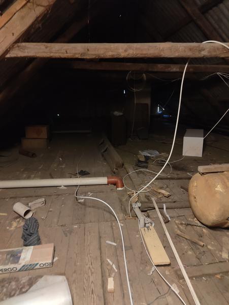 Efterisolering af loft med papirisolering