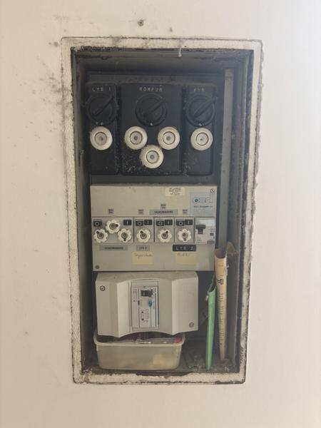 Installation af elbil-lader med kabelføring