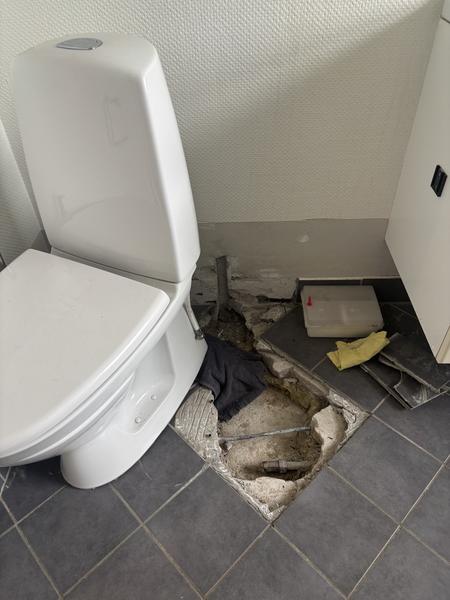 Montering af væghængt toilet