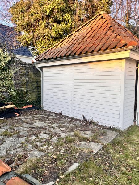 Nyt betonterrasse og hegn