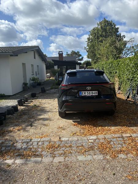 Lægning af fliser i indkørsel