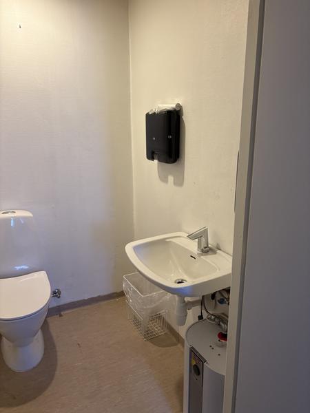 Installation af bruseboks og vandvarmer