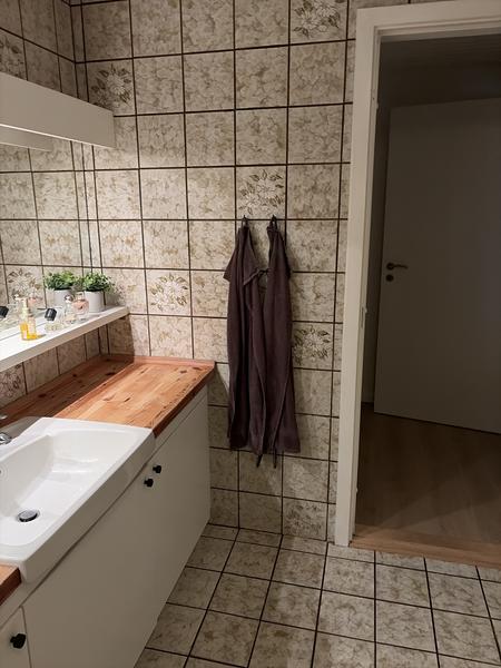 Nye fliser på badeværelsesgulv