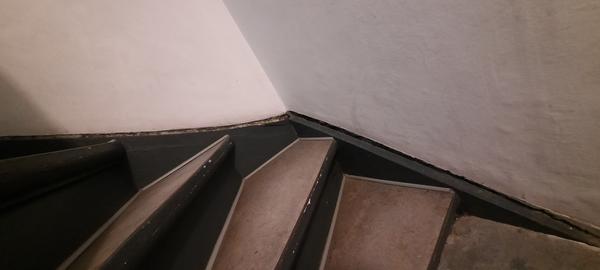 Udbedring af indendørs trappe
