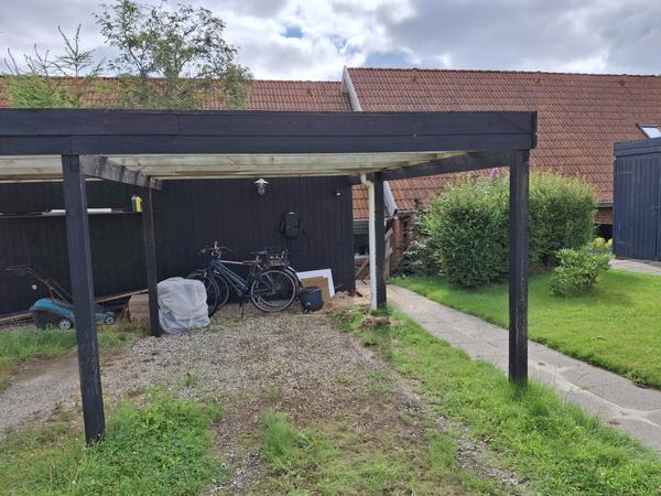 Udvidelse af terrasse med nye fliser og støttemur
