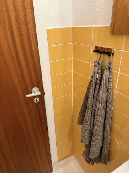 Fjernelse af fliser med asbest på toilet