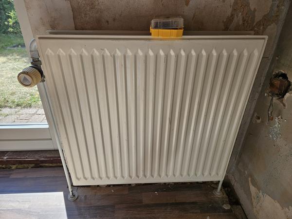 Afmontering og montering af fire radiatorer