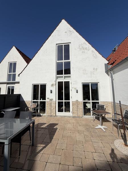 Afrensning og maling af mur