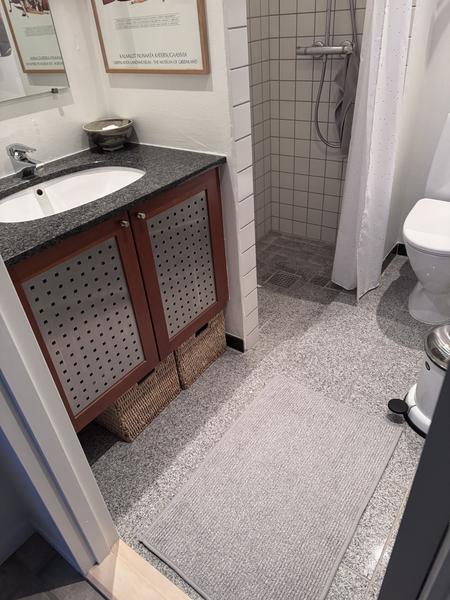 Microcement i brusekabiner og på gulve