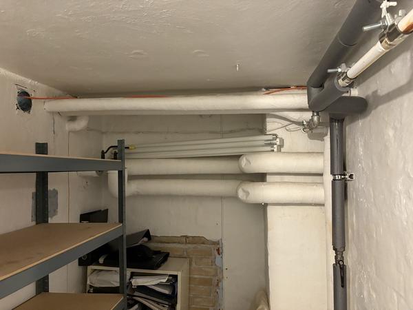 Asbestsanering af isolering på vandrør