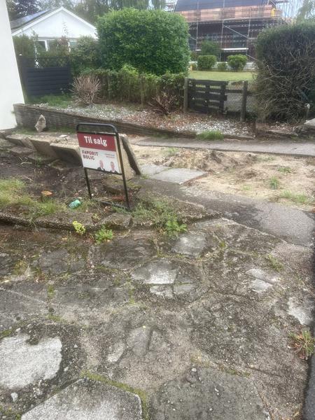 Ny belægning og etablering af kældertrappe