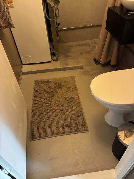 Nyt microcement på badeværelsesgulv
