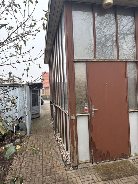 Nedrivning af overdækning og etablering af rækværk