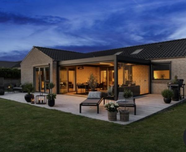 Opsætning af panelhegn og pergola