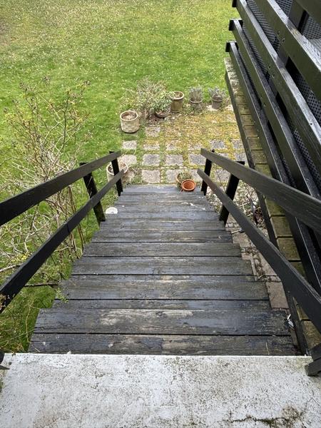Etablering af trætrappe udenfor