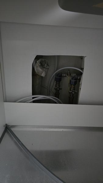 Montering af håndvask og vandhane