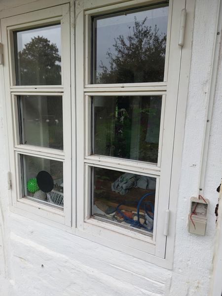 Isætning af glas i 6 små sprodsvinduer