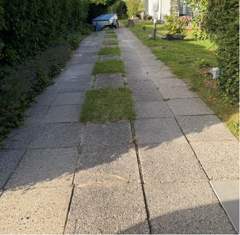 Granitskærver i indkørsel og parkeringsplads