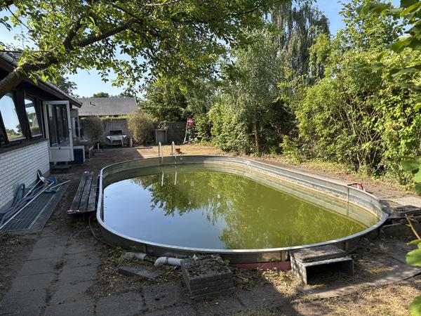 Nedrivning og opfyldning af swimmingpool