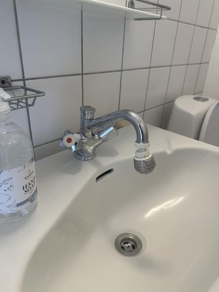 Udskiftning af håndvask, vaskeskab og bruser