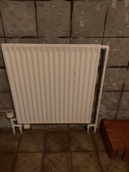 Udskiftning af radiator til håndklædetørrer