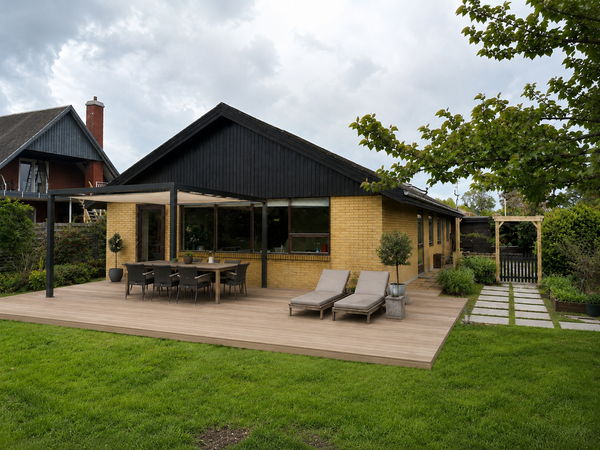 Træterrasse med pergola