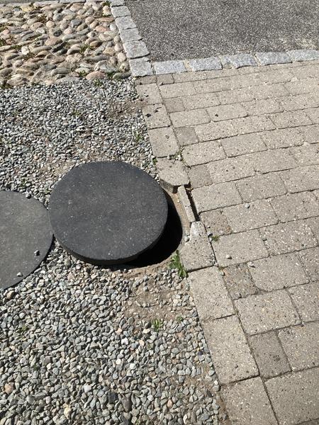 Udbedring af løst kloakdæksel
