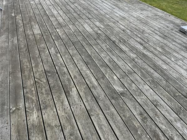 Rensning af træterrasse