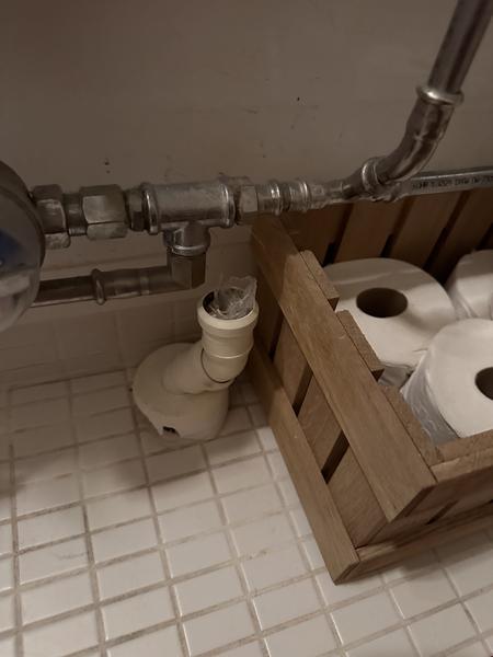 Tilslutning og montering af afløb til håndvask