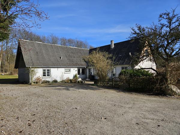Fjernelse af asbesttag på hus og tilbygning