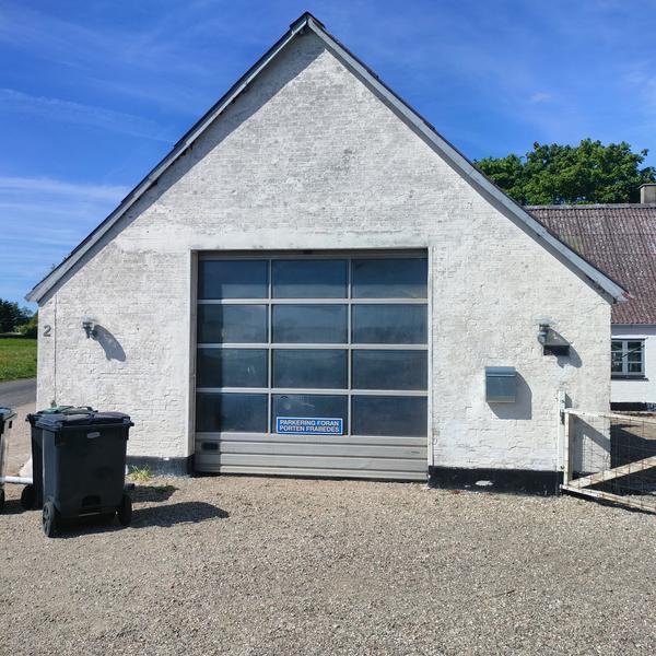 Sandblæsning og filtsning af sydvendt gavl