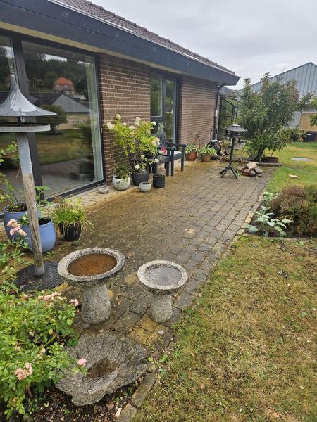 Anlæg af indkørsel og terrasse