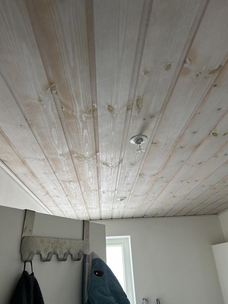 Montering af spots på badeværelse