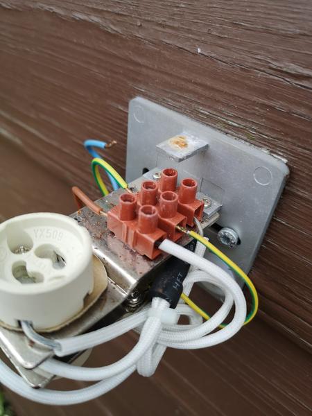 Installation og tilslutning af udendørslamper